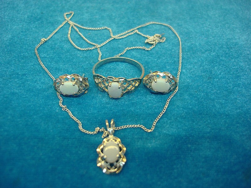 Sterling silver opal jewelry set with ring, studs and necklace, size 9
