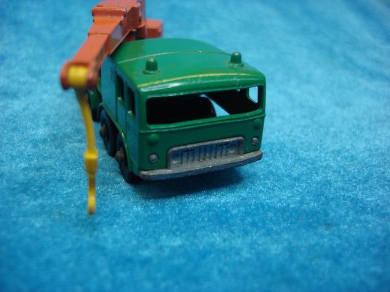 Vintage Matchbox Lesney No. 30C 8 Wheel Crane (1965) in excellent condition