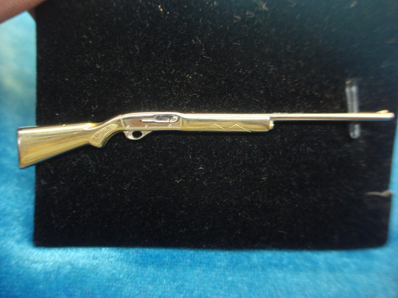 Vintage Hickok gold and silver-plated semi-automatic shotgun tie clip, 3 inches long