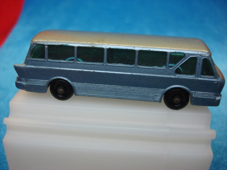 Vintage Matchbox Lesney No. 40B Leyland Royal Tiger Coach (1961) - International Version