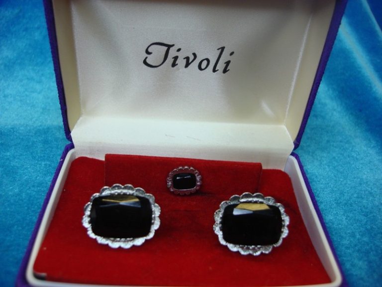 Vintage Onyx Cufflinks & Tie Tac Set