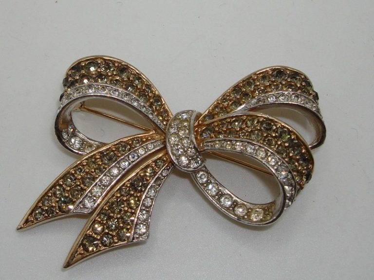 Vintage Boucher gold tone rhinestone bow brooch pin, estate find