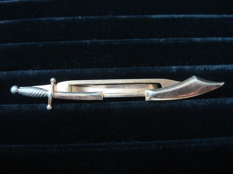 Vintage Swank gold-tone sword tie bar clip