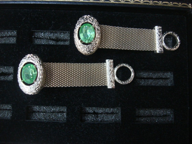 Vintage gold-tone wrap-around cufflinks with green stones