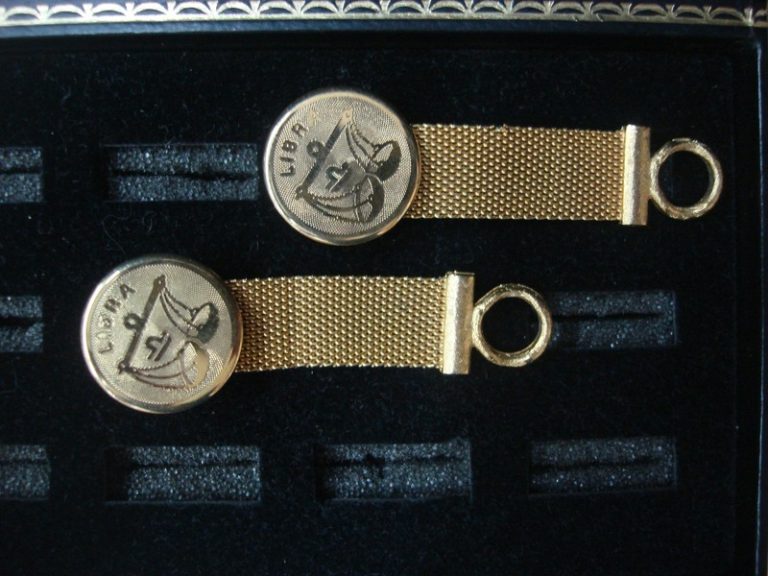 Vintage gold tone Libra cufflinks with wrap around design, excellent condition