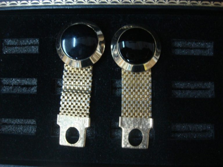 Vintage gold tone wrap around cufflinks with onyx stones
