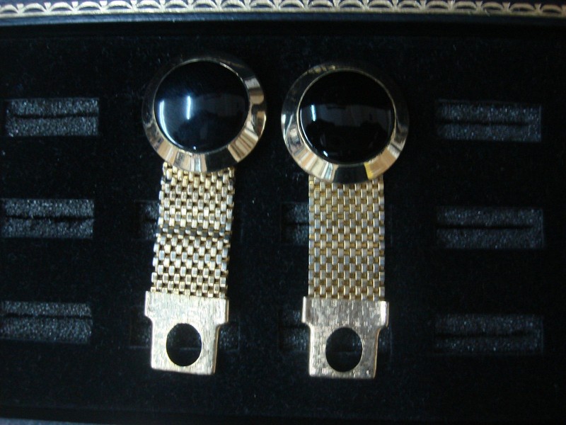 Vintage gold tone wrap around cufflinks with onyx stones