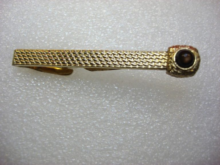 Vintage Swank gold tone tie clip with brown stone and intricate pattern