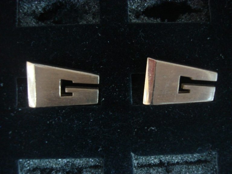 Vintage Swank gold-tone cufflinks with 'G' monogram, excellent condition
