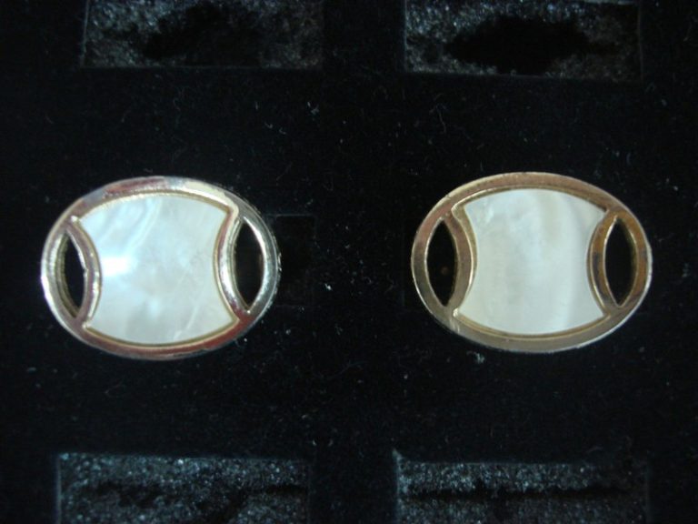 Vintage Swank gold-tone mother-of-pearl cufflinks #109 in excellent condition
