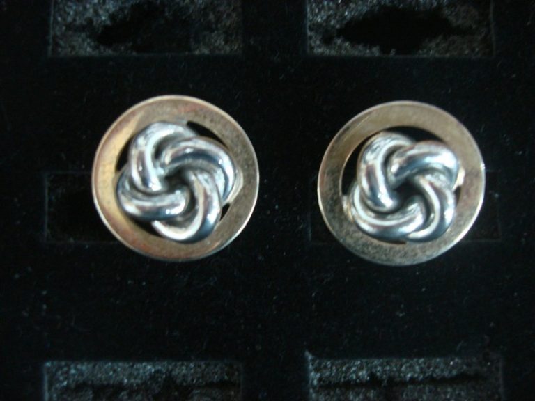Vintage gold-tone cufflinks with a unique design, in excellent condition.