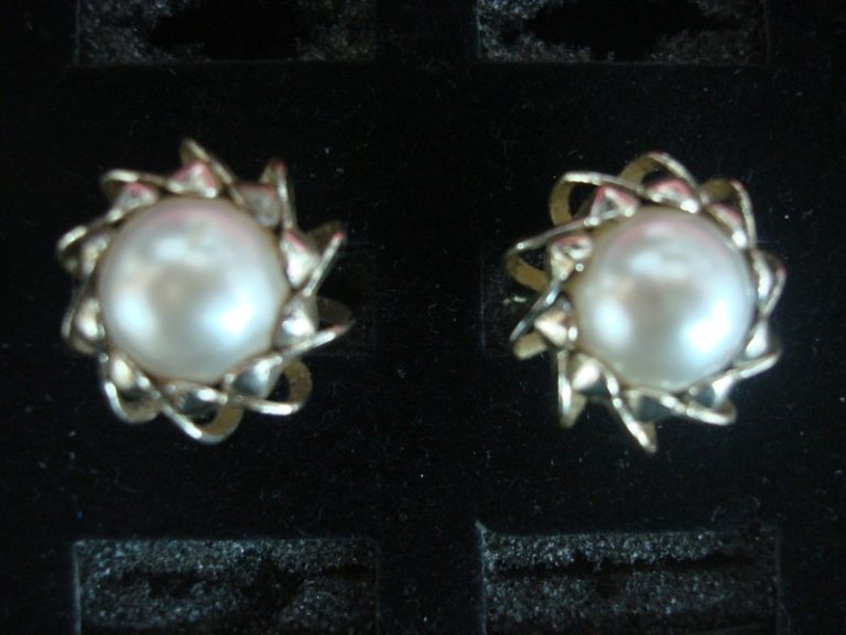 Vintage gold-tone cufflinks with faux pearls