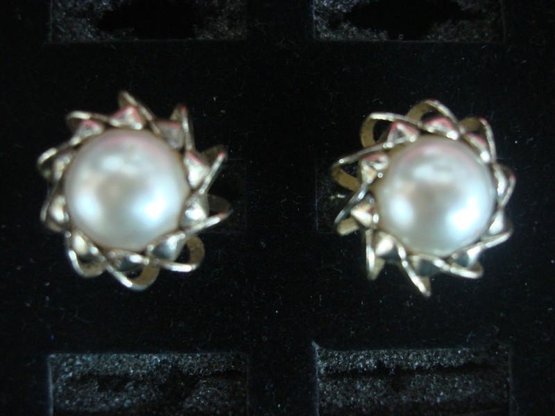 Vintage gold-tone cufflinks with faux pearls