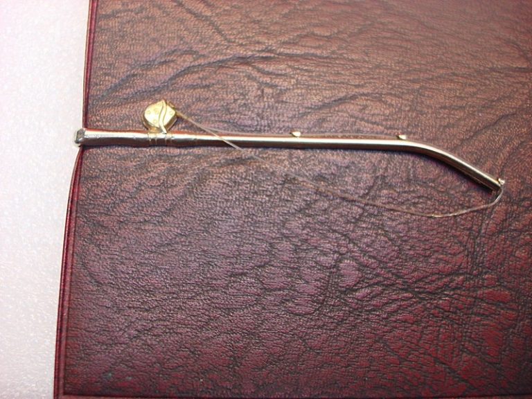 Vintage gold-tone tie clip with a fishing rod design