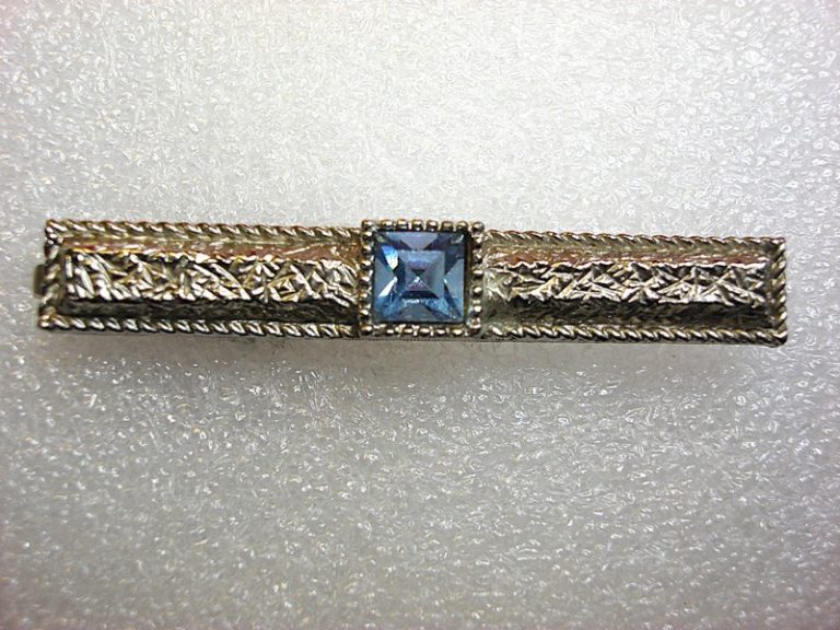 Vintage silver-tone tie clip with square blue stone