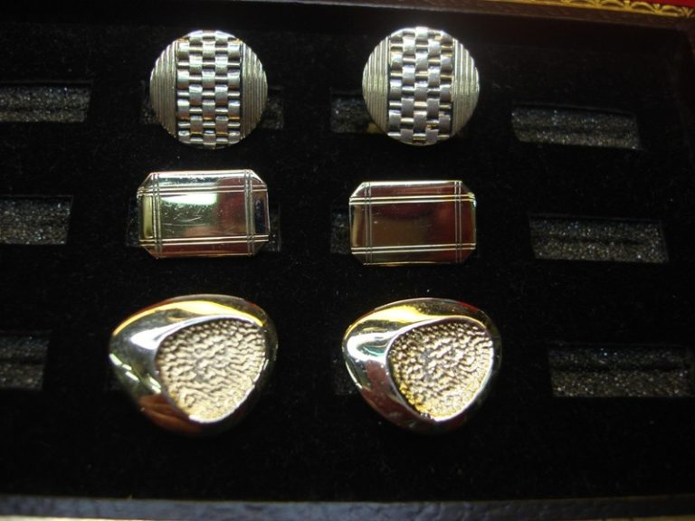 Vintage gold tone cufflinks (3 pairs)