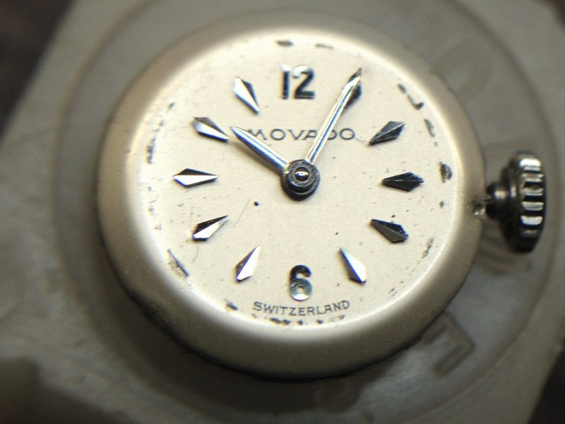 Vintage Movado stem-wind wristwatch movement, 18K gold, 17 jewels (9005)