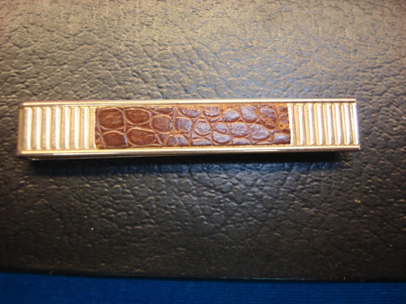 Vintage gold tone tie clip with alligator accents