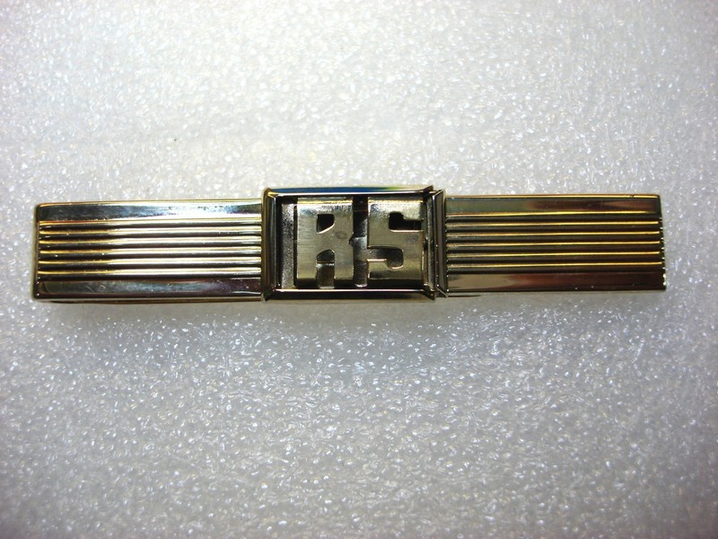 Vintage gold-tone tie clip engraved with 'R S', in nice condition