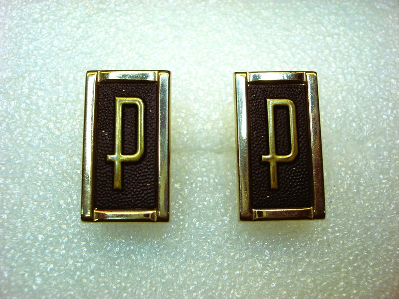 Vintage Swank gold-tone cufflinks with louver pattern and 'P' monogram