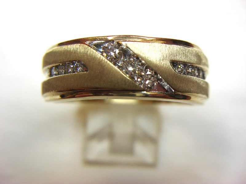 Men's 10K Yellow Gold Diamond Wedding Band