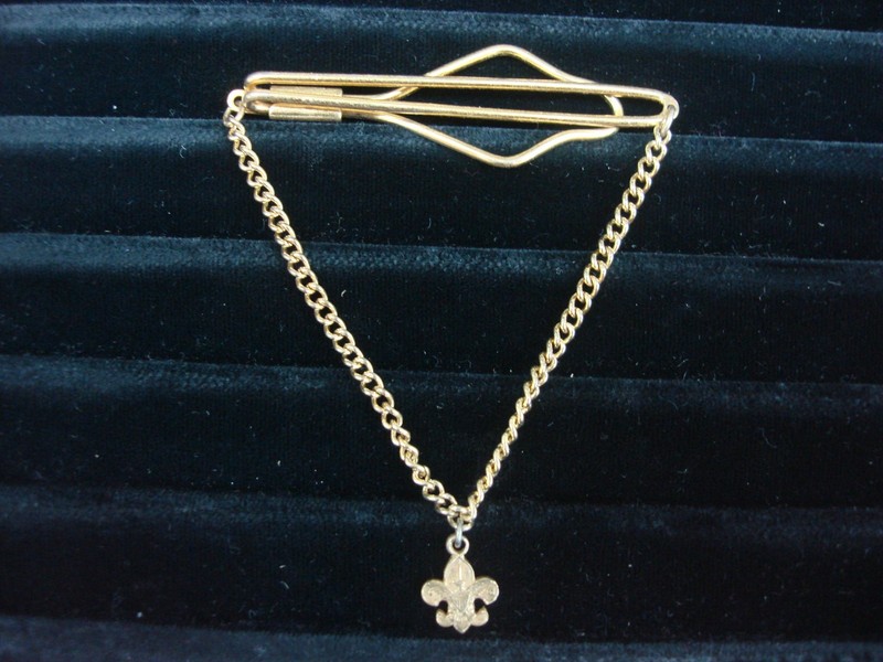 Vintage gold-tone Boy Scouts tie bar chain