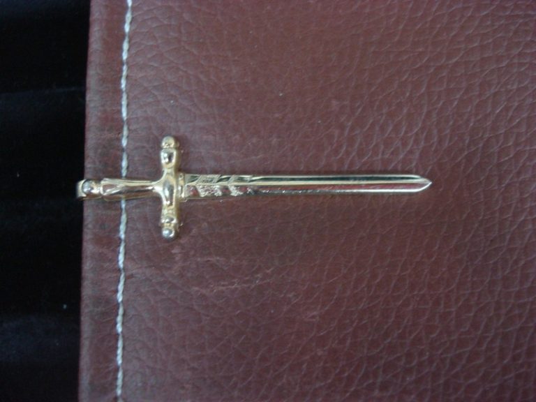 Vintage Foster USA Gold Tone Sword/Dagger Tie Clip
