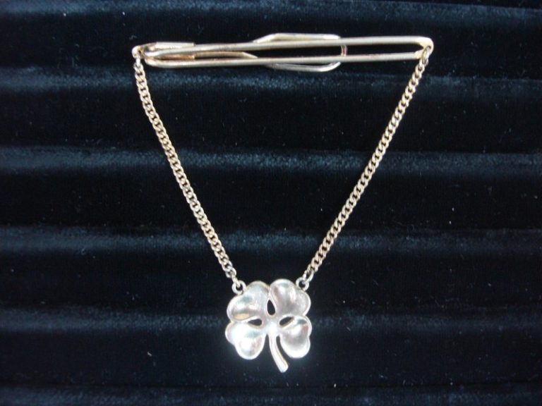 Vintage Swank gold tone four leaf clover tie bar chain