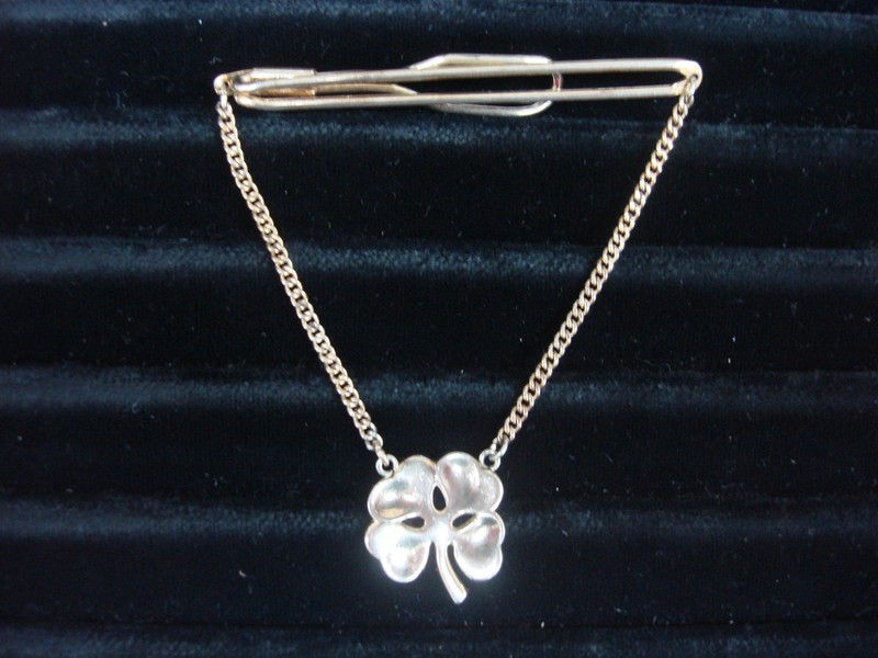 Vintage Swank gold tone four leaf clover tie bar chain