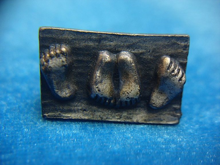 Vintage pewter happy/naughty feet tie clip