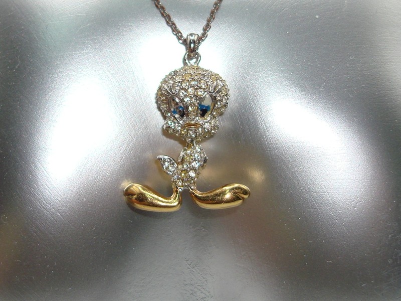 Vintage 2008 Warner Bros Tweety Bird gold tone pendant with sparkling crystals