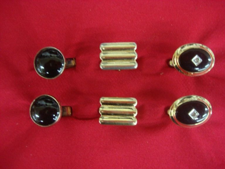 Vintage gold-tone cufflinks, 3 unique pairs in classic design