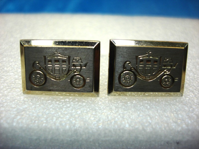 Vintage gold and silver tone horse-drawn coach cufflinks