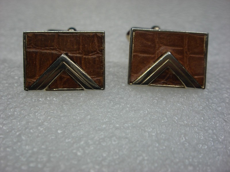 Vintage Swank gold-tone cufflinks with alligator inlay