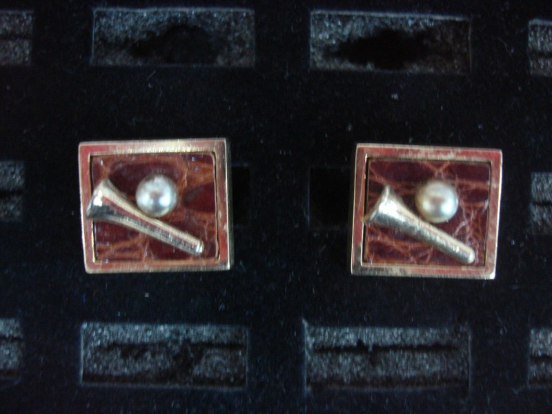 Vintage Anson gold-tone golf ball and tee cufflinks