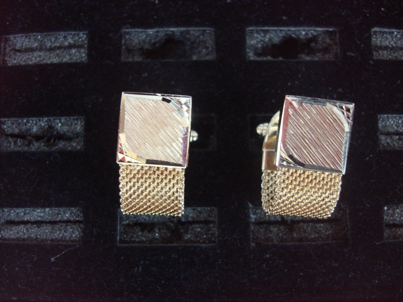 Vintage gold tone wrap around cufflinks