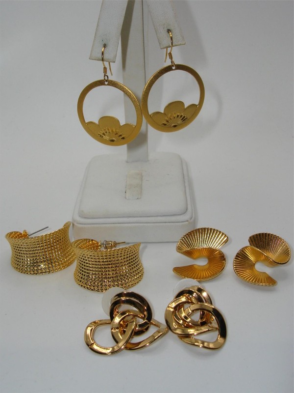Vintage gold-tone pierced earrings set, 1980s-90s, mint condition