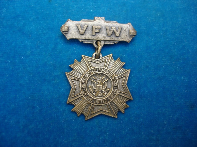 Vintage VFW pin, Excellent Condition