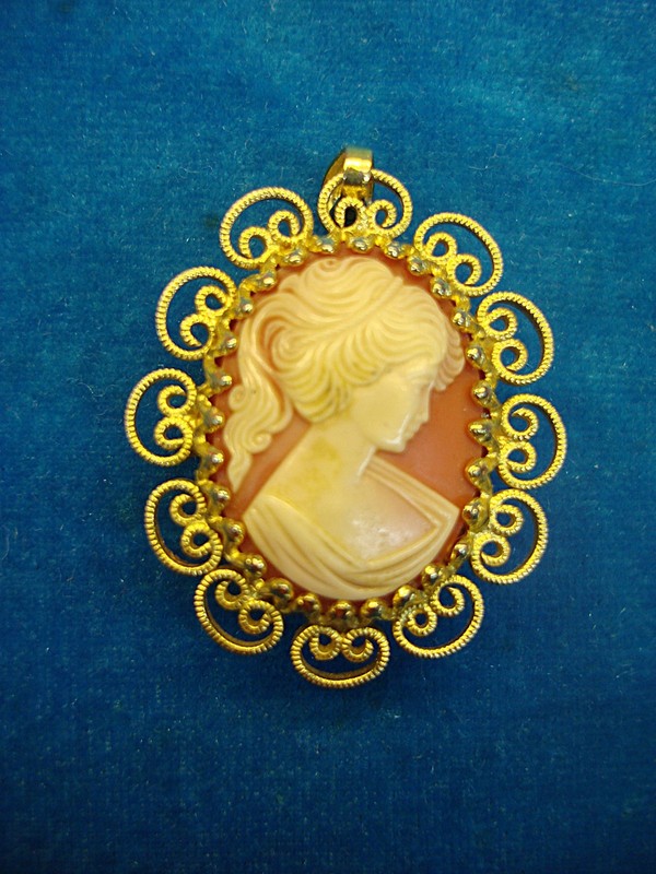 Vintage cameo watch pendant, working North Star 17 jewels