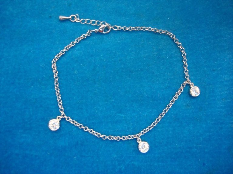 Sparkly silver anklet with cubic zirconia stones
