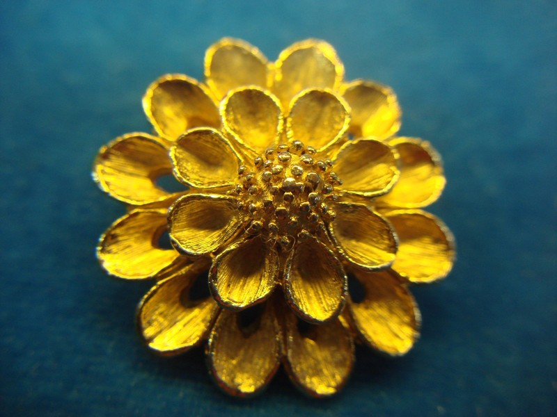 Vintage gold-tone flower scarf clip with detailed floral design