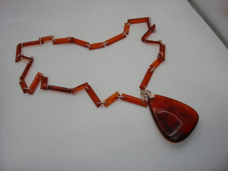 Vintage amber lucite pendant necklace