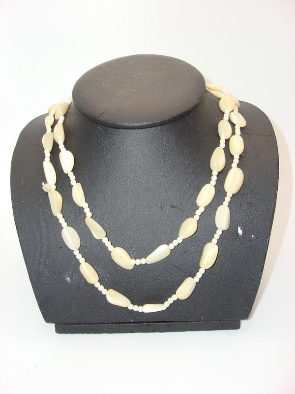 Vintage 1930s-40s Iridescent Mother of Pearl Necklace