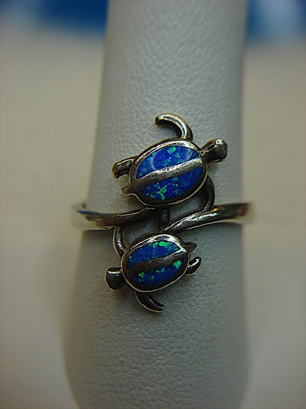 Sterling silver Hawaiian Honu turtle ring with opal inlays, size 9.75