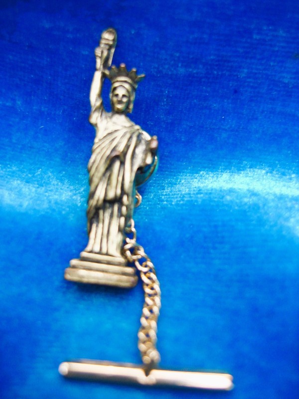 Vintage Statue of Liberty Tie Tac/Lapel Pin - Antique Bronze