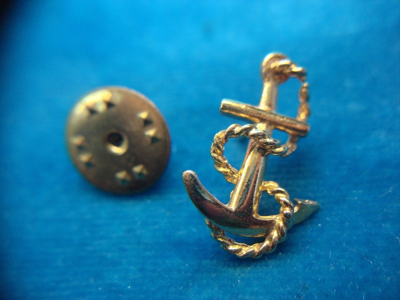 Vintage gold-tone anchor and rope lapel pin, U.S. Navy style