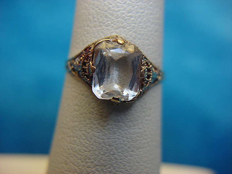 Vintage 10K yellow gold filigree ring with white sapphire (size 5)