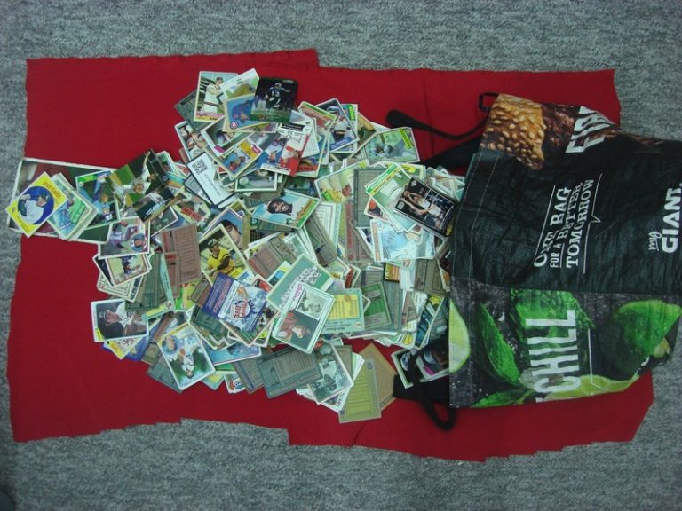 Vintage baseball card lot, nearly 11 pounds