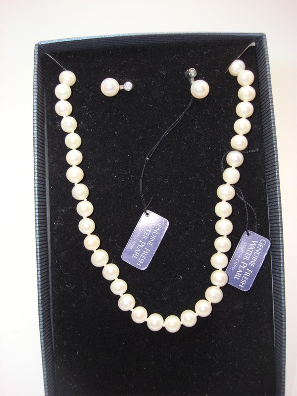 Genuine Freshwater Pearl & Sterling Silver Choker Necklace & Earrings Set - Near Mint