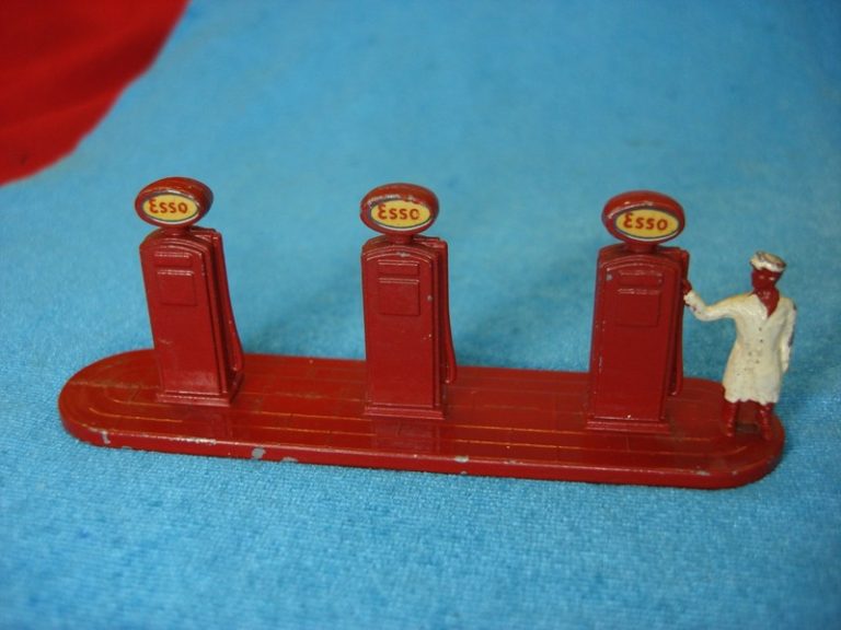 Vintage Lesney A-1 Esso gas pump, collectible Matchbox model